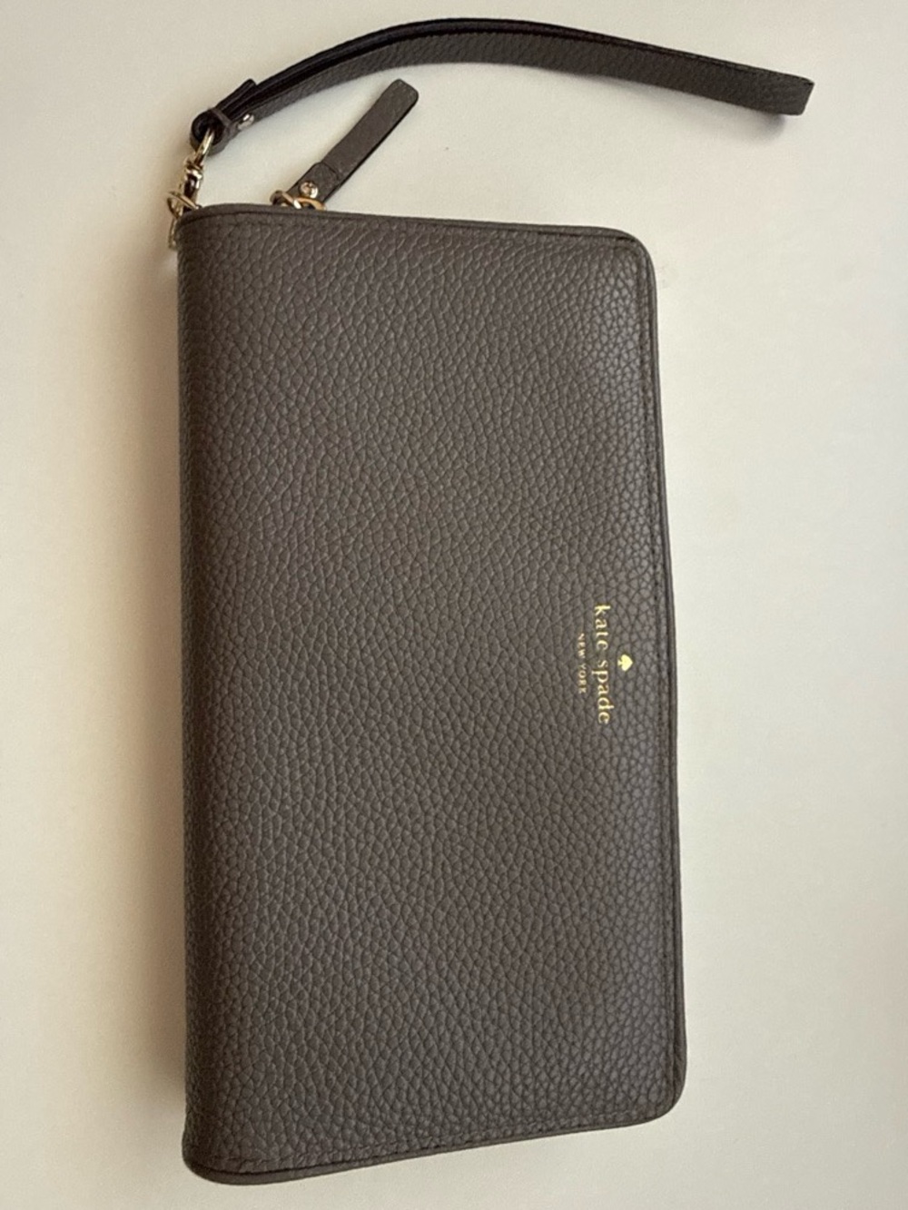 Kate Spade Grey Pebbled Leather Zip Around Wristlet Wallet Quiet Luxury - Picture 1 of 8